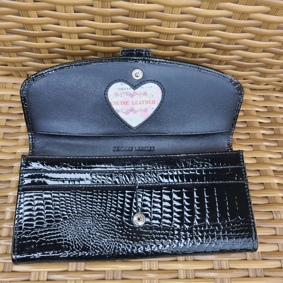 Silverlake Black Leather Crocodile Embossed Wallet Clutch Silver Buckle Accent - Picture 10 of 16